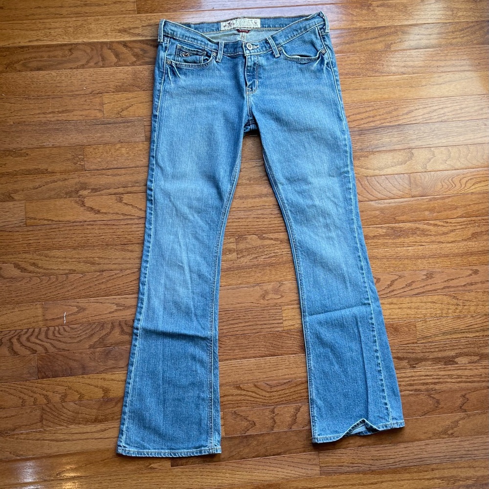 Lot of Hollister Jeans - Picture 6 of 11